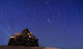 手牵手一步两步 手牵手一步两步